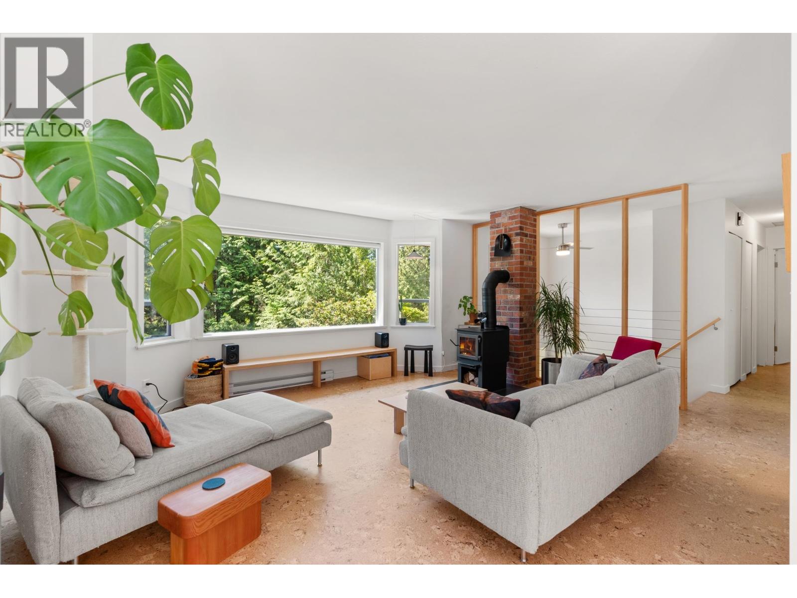 8044 Dogwood Drive, Halfmoon Bay, British Columbia  V7Z 1A7 - Photo 5 - R3160472