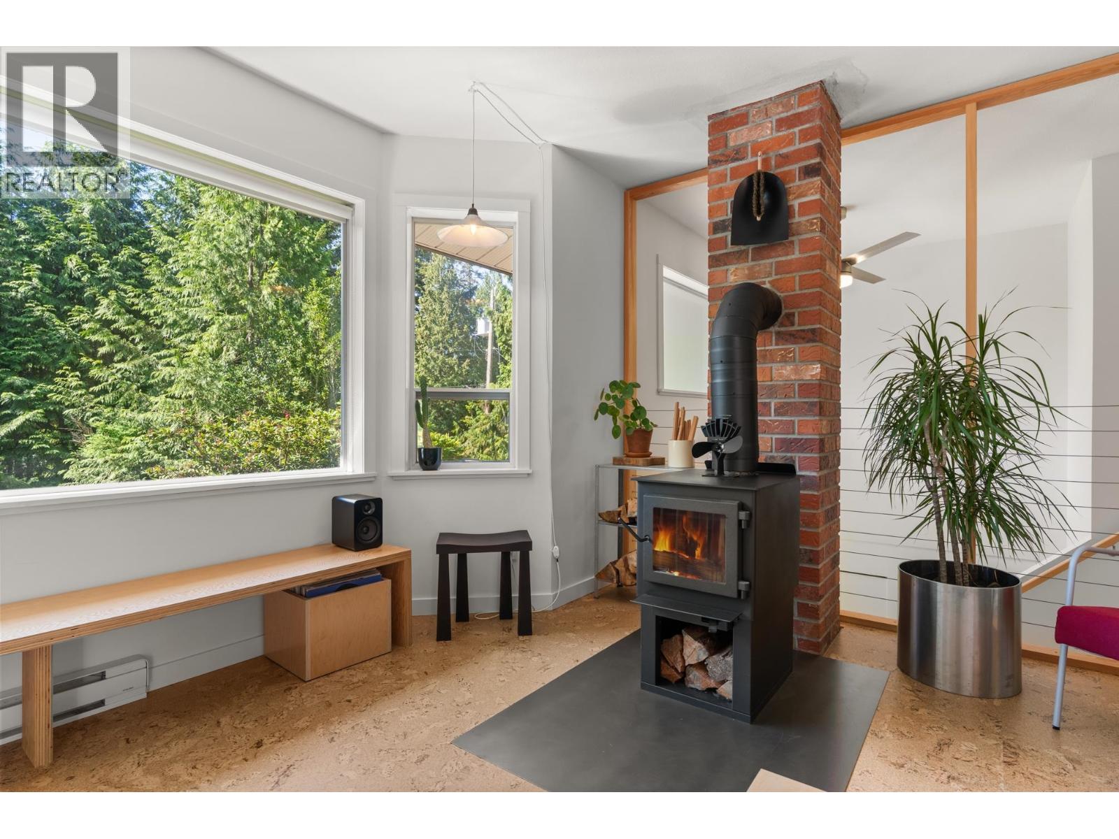 8044 Dogwood Drive, Halfmoon Bay, British Columbia  V7Z 1A7 - Photo 6 - R3160472
