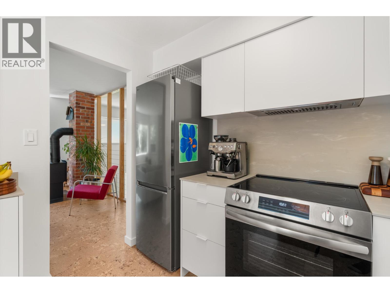 8044 Dogwood Drive, Halfmoon Bay, British Columbia  V7Z 1A7 - Photo 8 - R3160472
