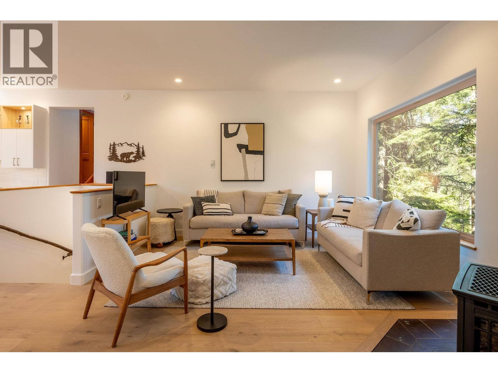 3125 Hawthorne Place, Whistler, British Columbia  V8E 0B8 - Photo 3 - R3160503