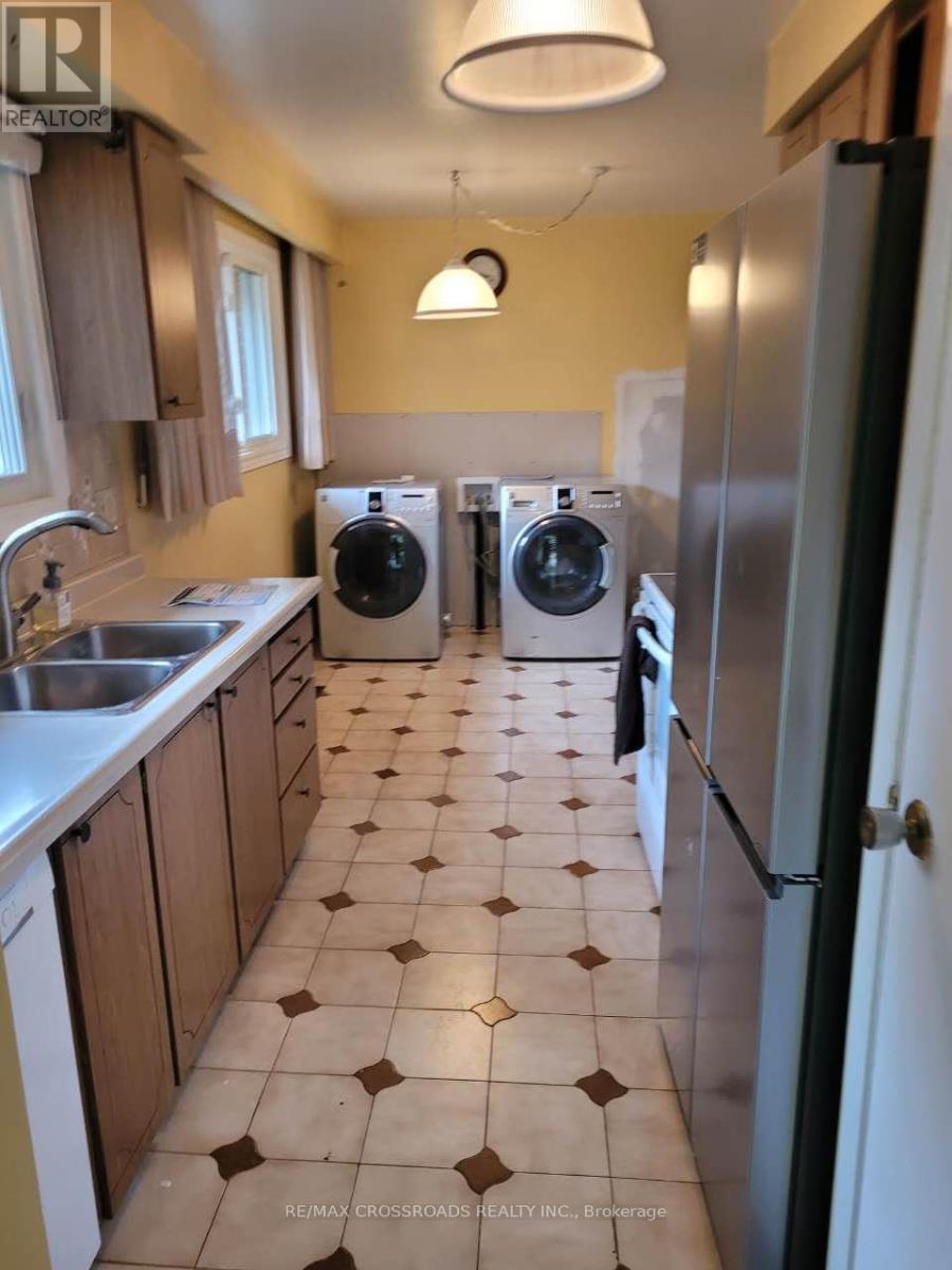 Upper - 377 Crosby Avenue, Richmond Hill, Ontario  L4C 2R8 - Photo 23 - N13690238