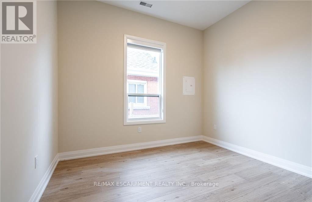 B - 728 Eleventh Avenue, Hamilton, Ontario  L8T 2K8 - Photo 13 - X13733602