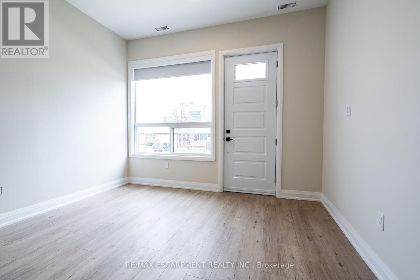 B - 728 Eleventh Avenue, Hamilton, Ontario  L8T 2K8 - Photo 2 - X13733602