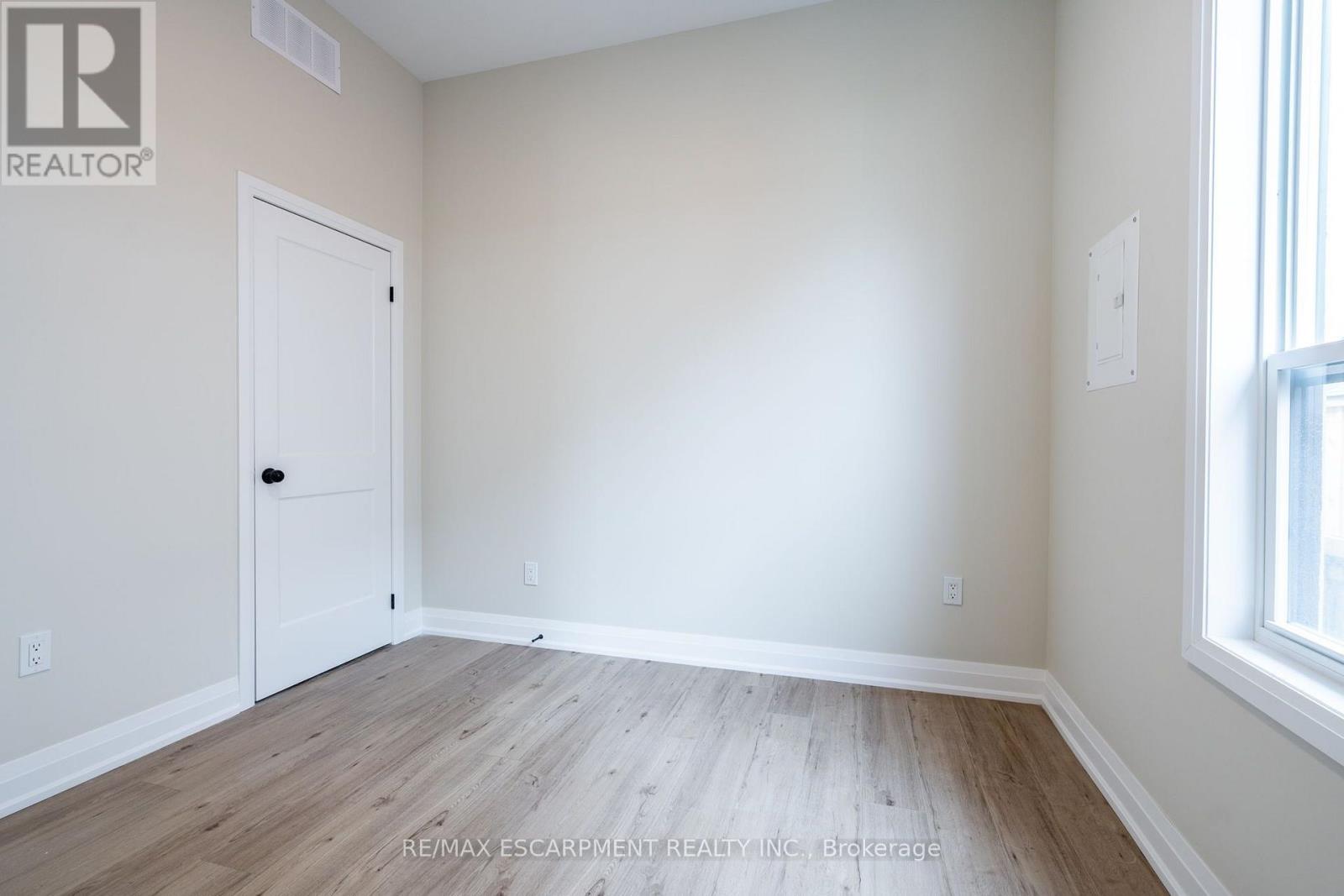 B - 728 Eleventh Avenue, Hamilton, Ontario  L8T 2K8 - Photo 5 - X13733602