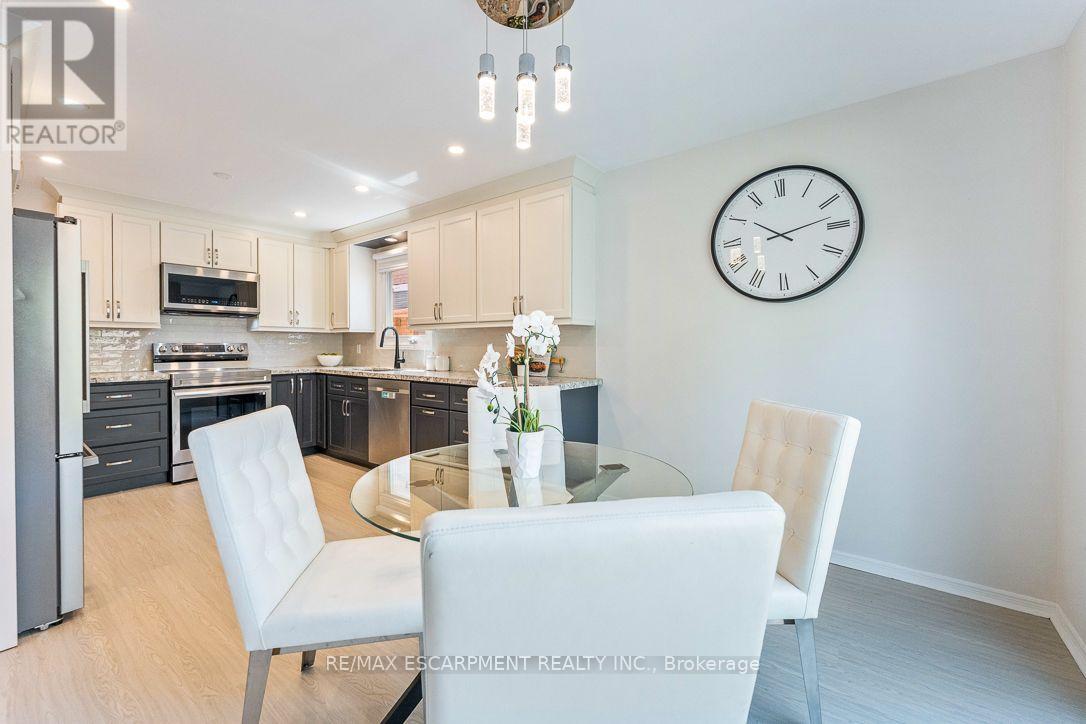 853 Apple Gate Court, Mississauga, Ontario  L5C 4L8 - Photo 20 - W13732968