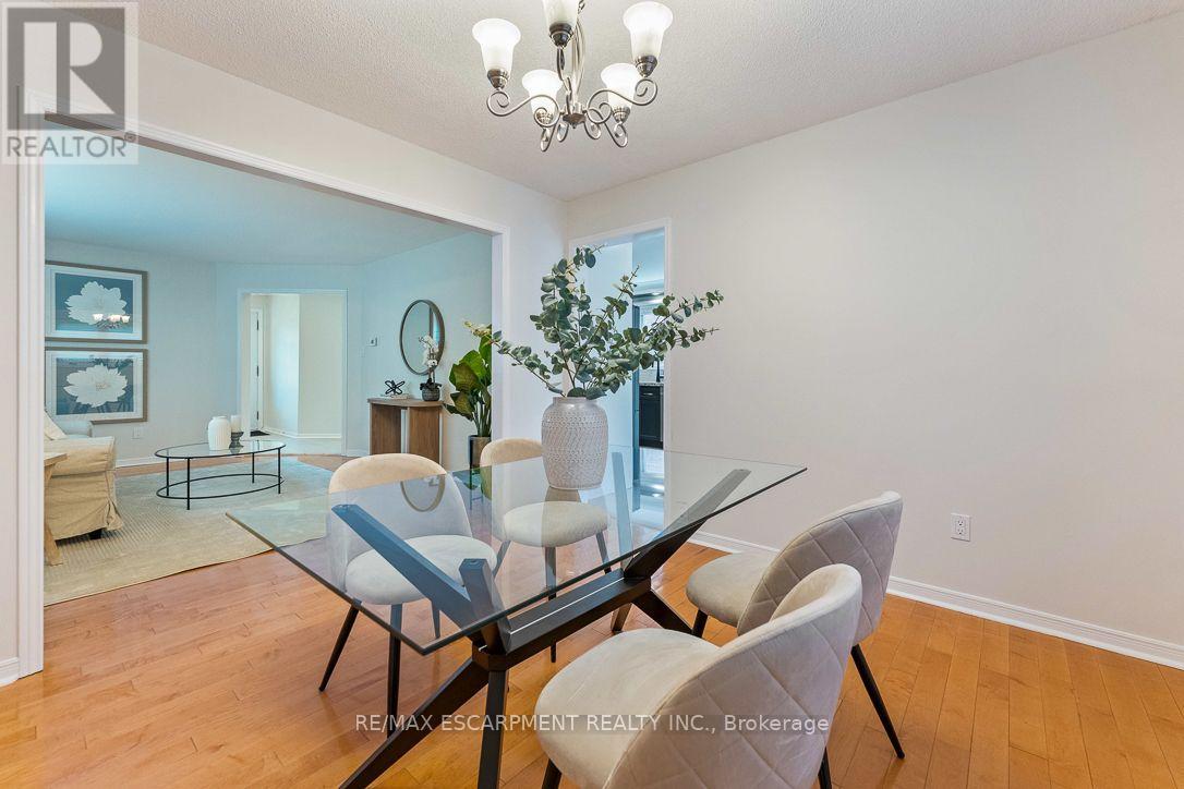 853 Apple Gate Court, Mississauga, Ontario  L5C 4L8 - Photo 15 - W13732968