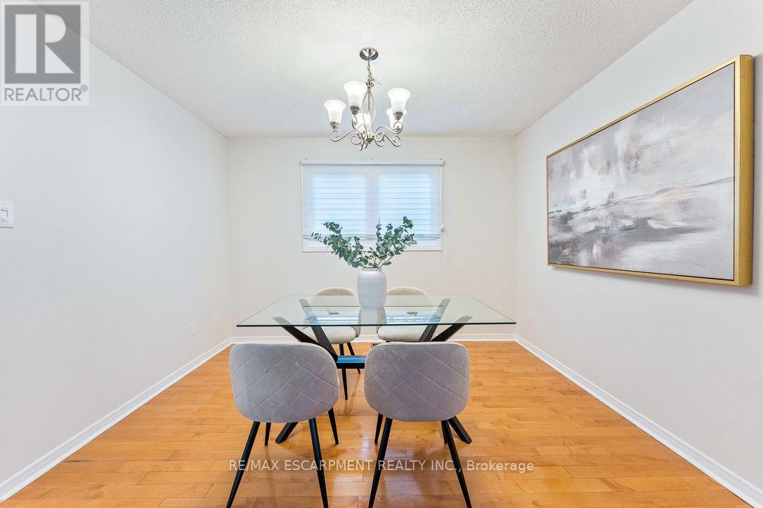 853 Apple Gate Court, Mississauga, Ontario  L5C 4L8 - Photo 13 - W13732968