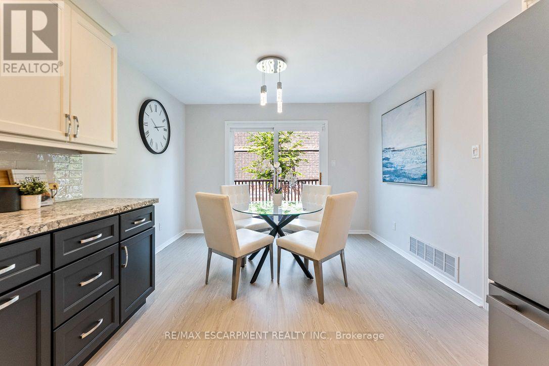 853 Apple Gate Court, Mississauga, Ontario  L5C 4L8 - Photo 19 - W13732968