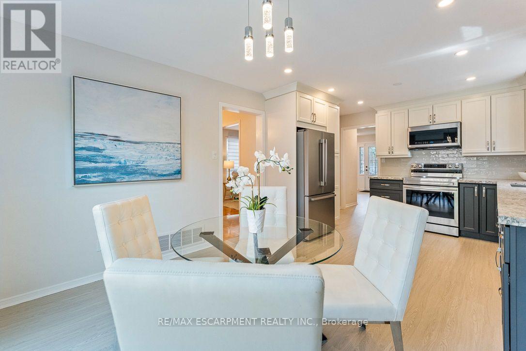 853 Apple Gate Court, Mississauga, Ontario  L5C 4L8 - Photo 21 - W13732968