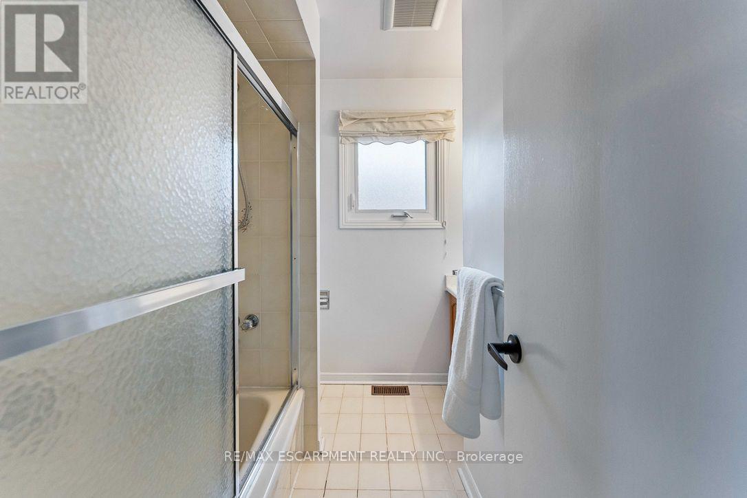 853 Apple Gate Court, Mississauga, Ontario  L5C 4L8 - Photo 36 - W13732968