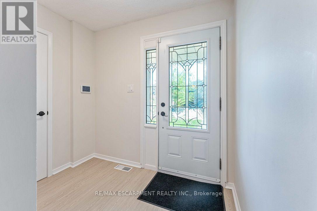 853 Apple Gate Court, Mississauga, Ontario  L5C 4L8 - Photo 8 - W13732968