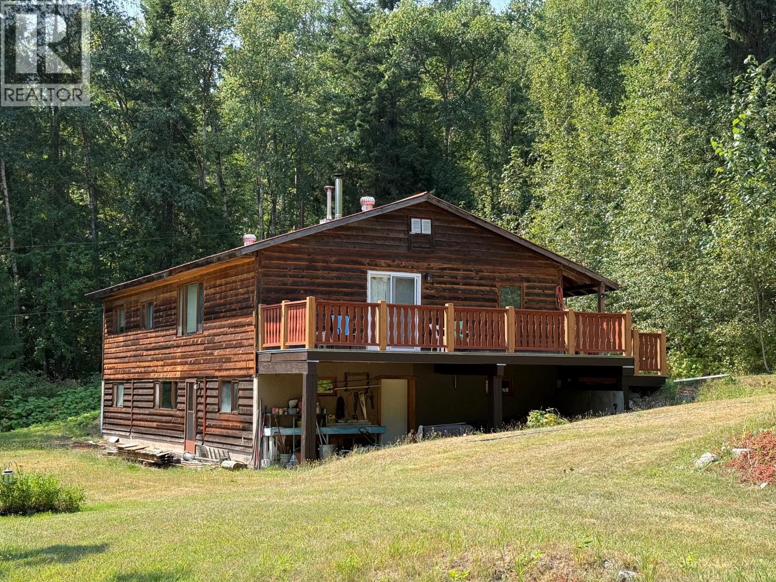 3360 Yellowhead Highway, Clearwater, British Columbia