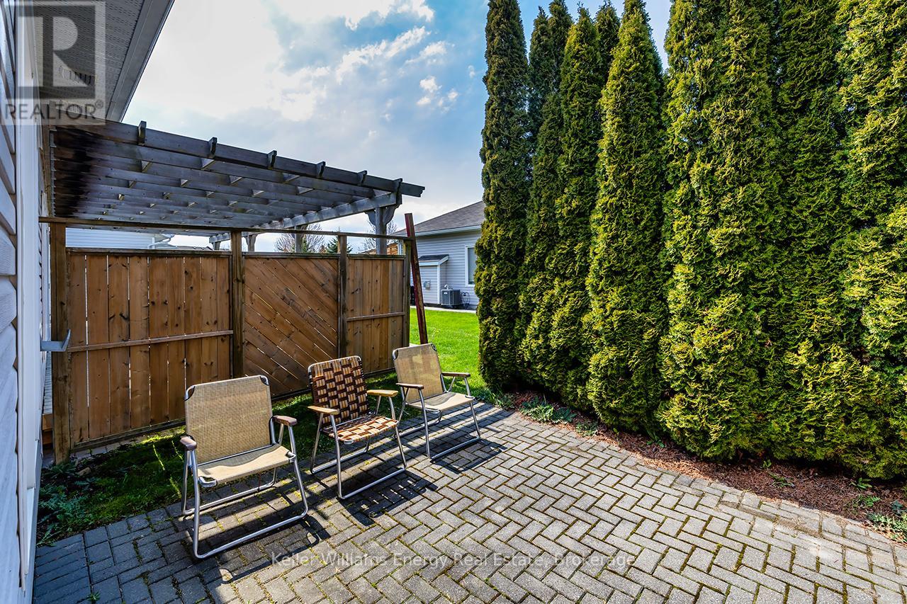 8 Hinkley Trail, Clarington, Ontario  L1B 1P4 - Photo 42 - E13733720