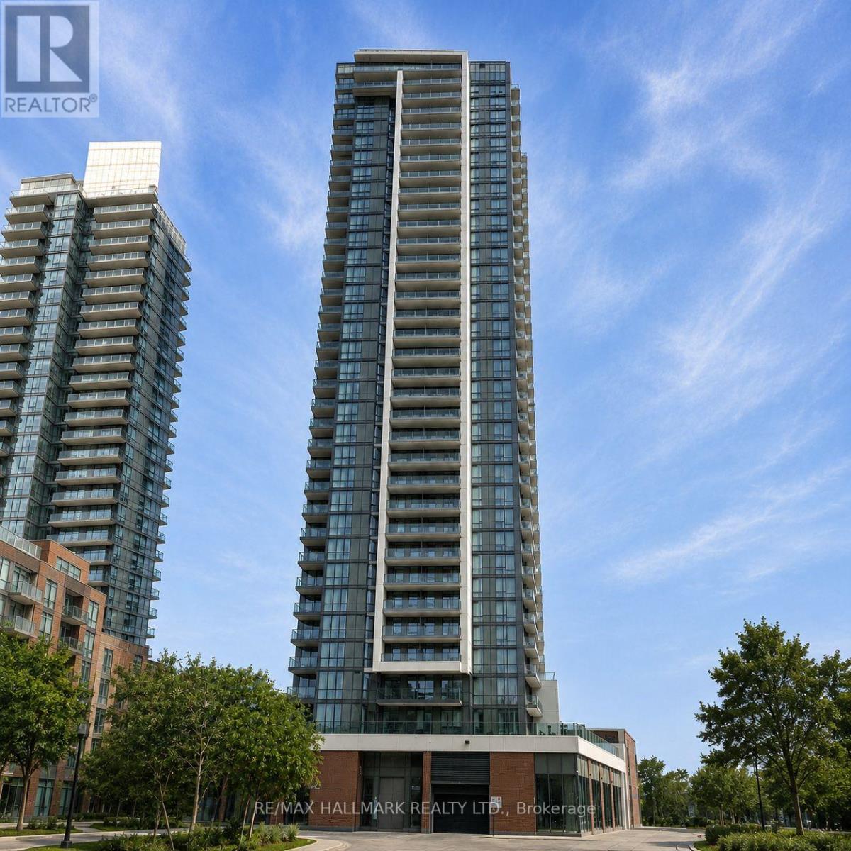 32 Forest Manor Road, Toronto, Ontario  M2J 0H2 - Photo 2 - C13733616