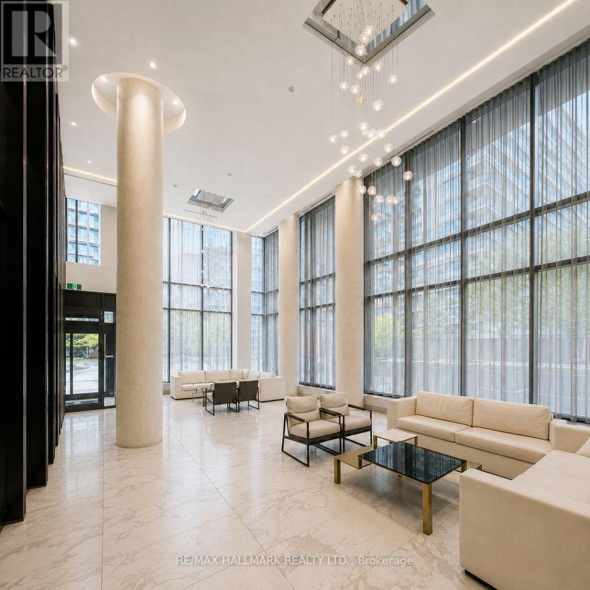 32 Forest Manor Road, Toronto, Ontario  M2J 0H2 - Photo 4 - C13733616