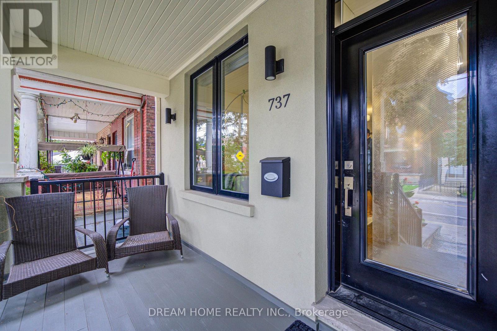 737 Shaw Street, Toronto, Ontario  M6G 3L8 - Photo 2 - C13733634