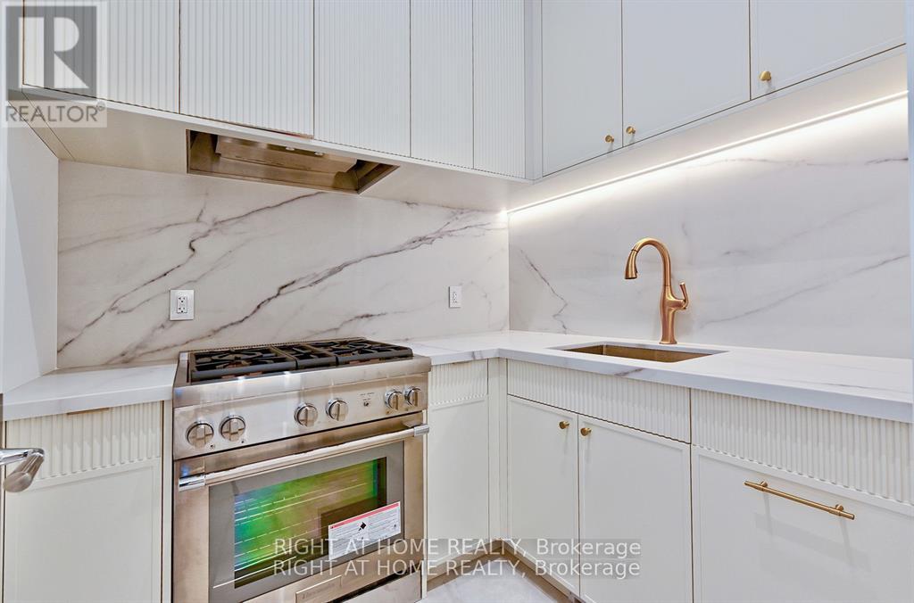 27 Hurlingham Crescent, Toronto, Ontario  M3B 2P9 - Photo 12 - C13733752