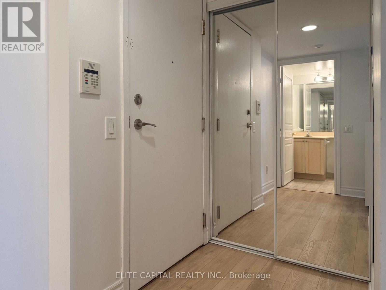 2018 - 15 Northtown Way, Toronto, Ontario  M2N 7L4 - Photo 11 - C13733768
