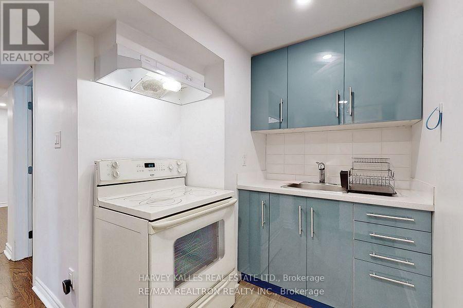 Lower - 142 Combe Avenue, Toronto, Ontario  M3H 4K1 - Photo 4 - C13733816