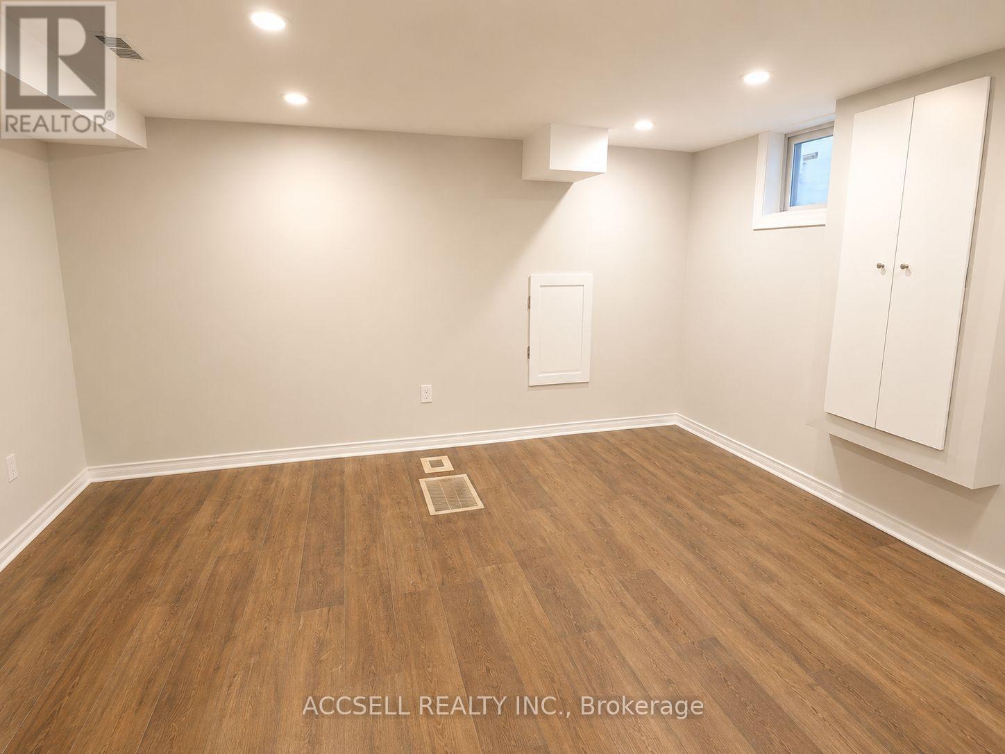 325 Greenwood Avenue, Toronto, Ontario  M4L 2R6 - Photo 11 - E13733756