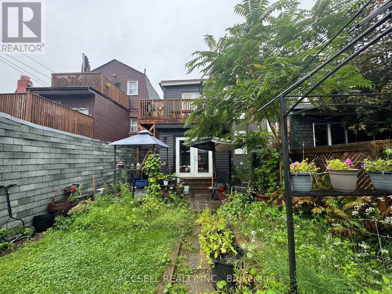 325 Greenwood Avenue, Toronto, Ontario  M4L 2R6 - Photo 12 - E13733756