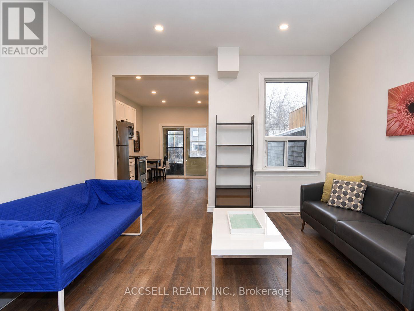 325 Greenwood Avenue, Toronto, Ontario  M4L 2R6 - Photo 2 - E13733756