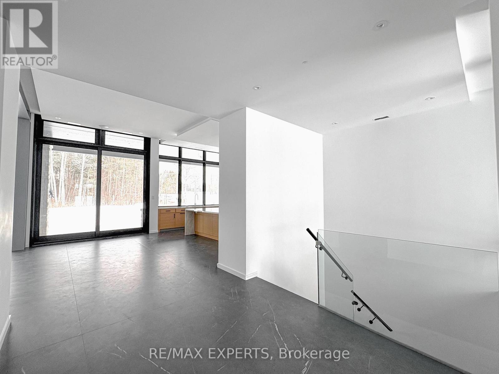 130 Dale Crescent, Bradford West Gwillimbury, Ontario  L0L 1L0 - Photo 4 - N13733604
