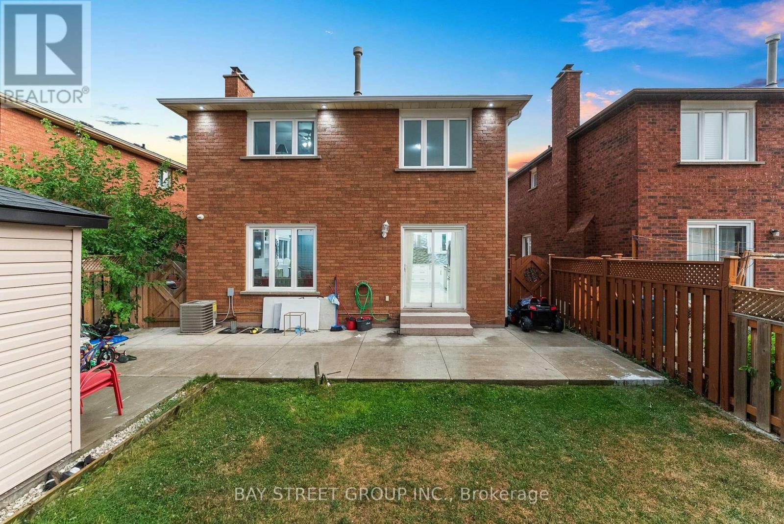 34 Lamp Crescent, Vaughan, Ontario  L4L 6J9 - Photo 4 - N13733700