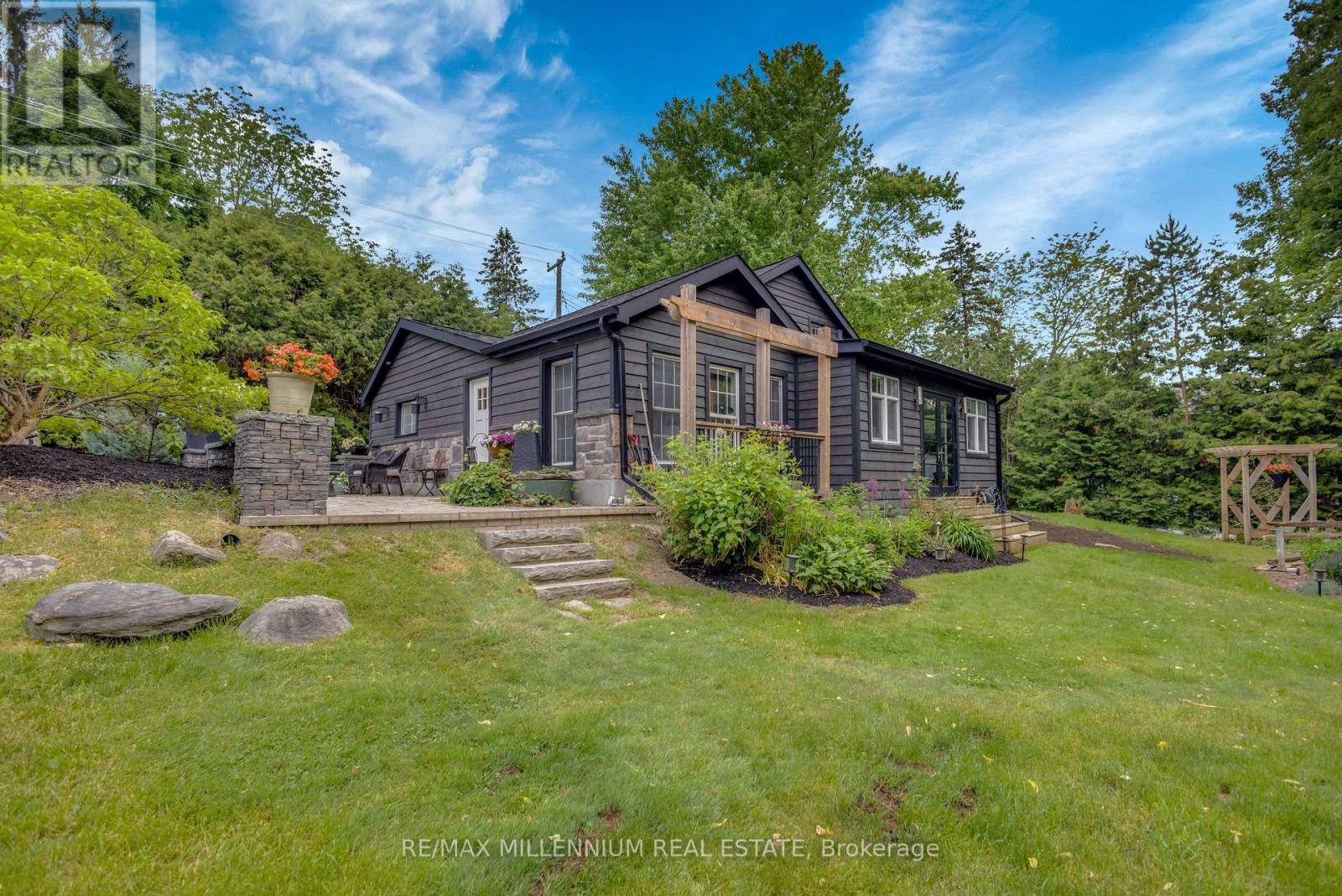 1510 Station Road, Caledon, Ontario  L7C 3M2 - Photo 3 - W13612054