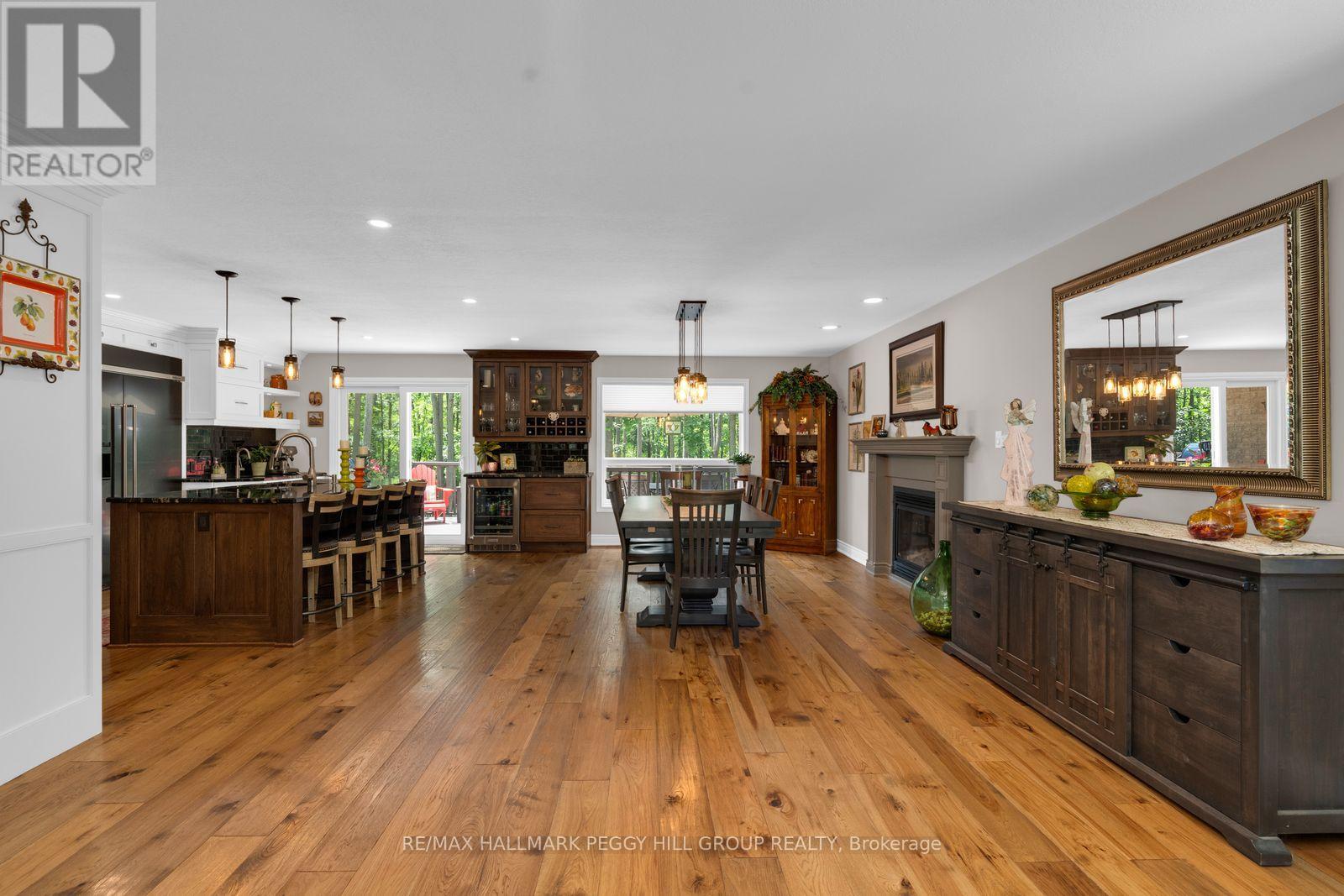 6 Maplehill Drive, Oro-Medonte, Ontario  L0L 2L0 - Photo 3 - S13733812