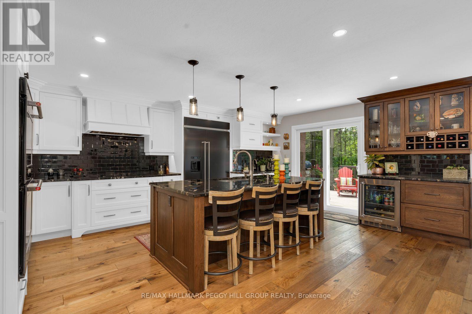 6 Maplehill Drive, Oro-Medonte, Ontario  L0L 2L0 - Photo 4 - S13733812