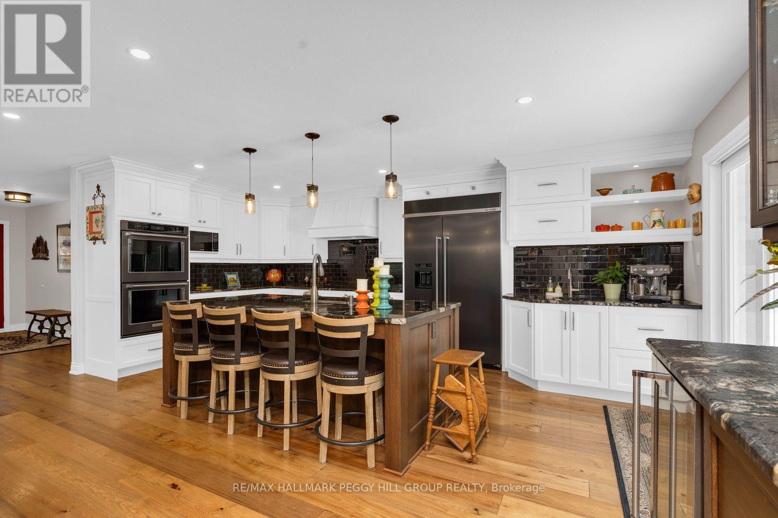 6 Maplehill Drive, Oro-Medonte, Ontario  L0L 2L0 - Photo 5 - S13733812