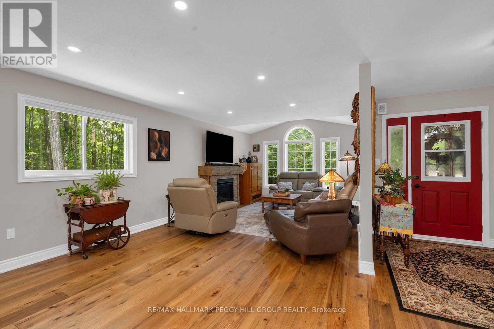 6 Maplehill Drive, Oro-Medonte, Ontario  L0L 2L0 - Photo 6 - S13733812