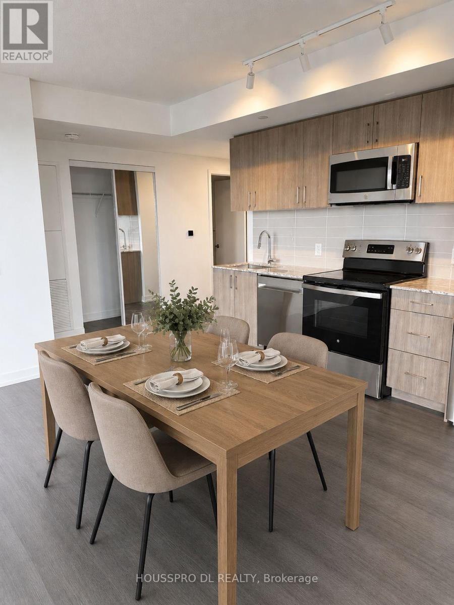 1010 - 4000 Eglinton Avenue W, Toronto, Ontario  M9A 4M2 - Photo 3 - W13733702