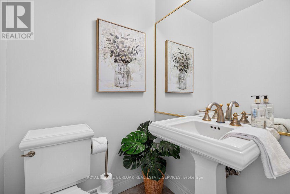 4 - 2136 Old Lakeshore Road, Burlington, Ontario  L7R 1A3 - Photo 11 - W13733800
