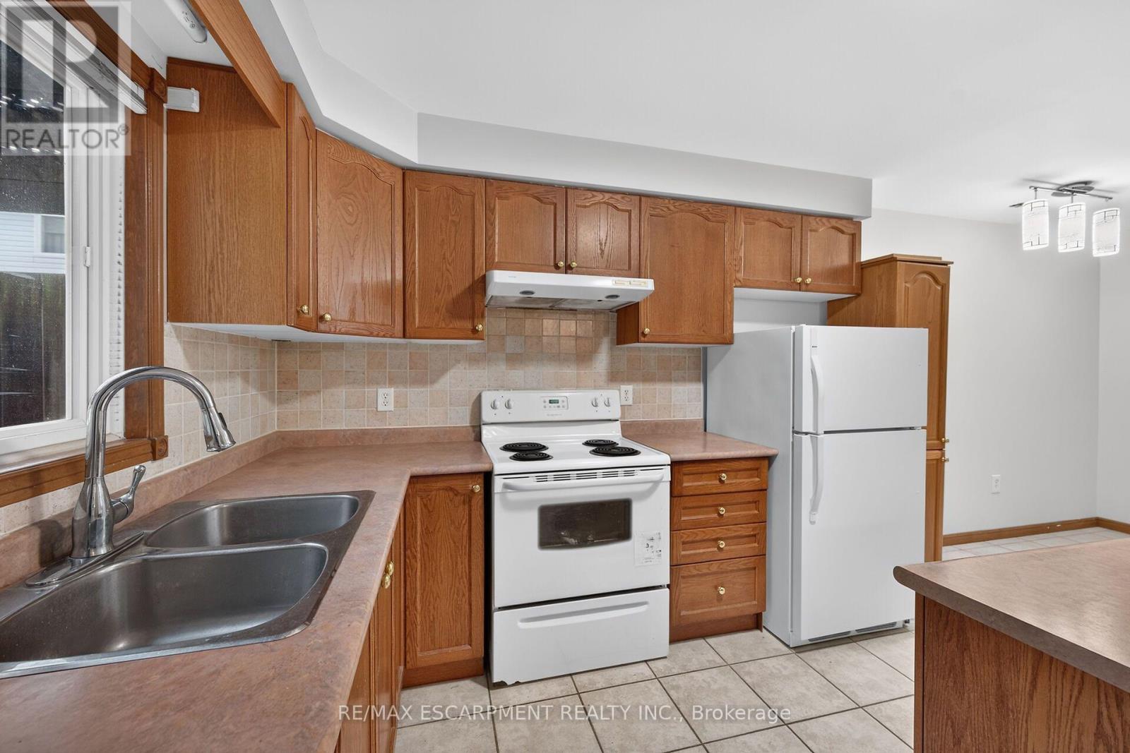 33 Brantdale Avenue, Hamilton, Ontario  L9C 1B6 - Photo 12 - X13733652