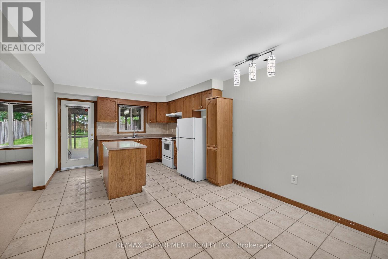 33 Brantdale Avenue, Hamilton, Ontario  L9C 1B6 - Photo 6 - X13733652