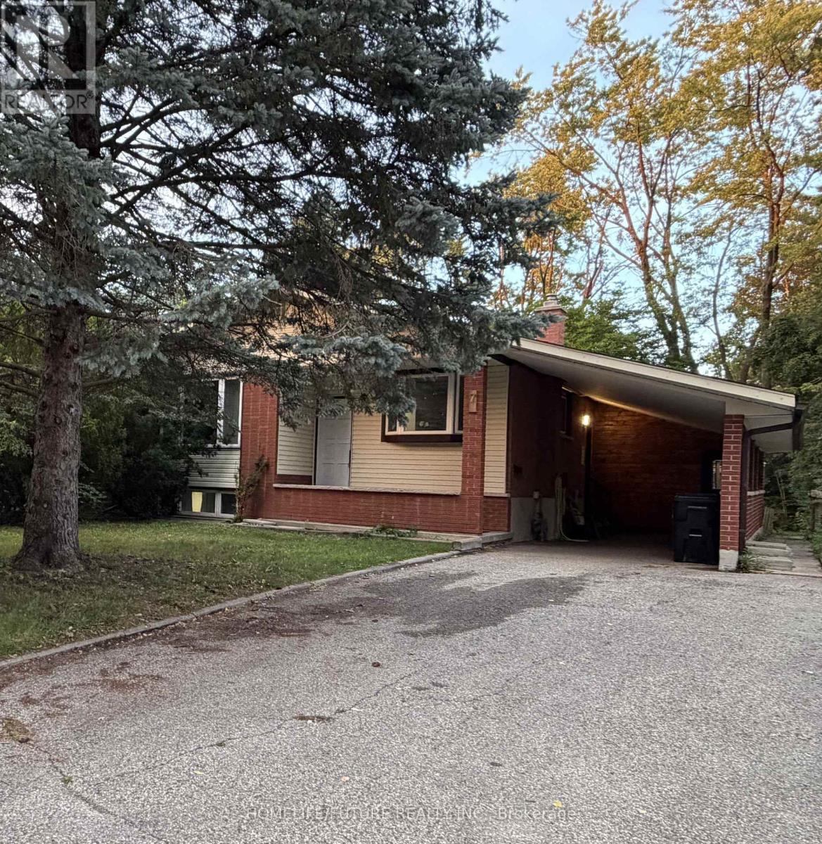 7 Cardill Crescent, Waterloo, Ontario  N2L 3Y7 - Photo 1 - X13733762