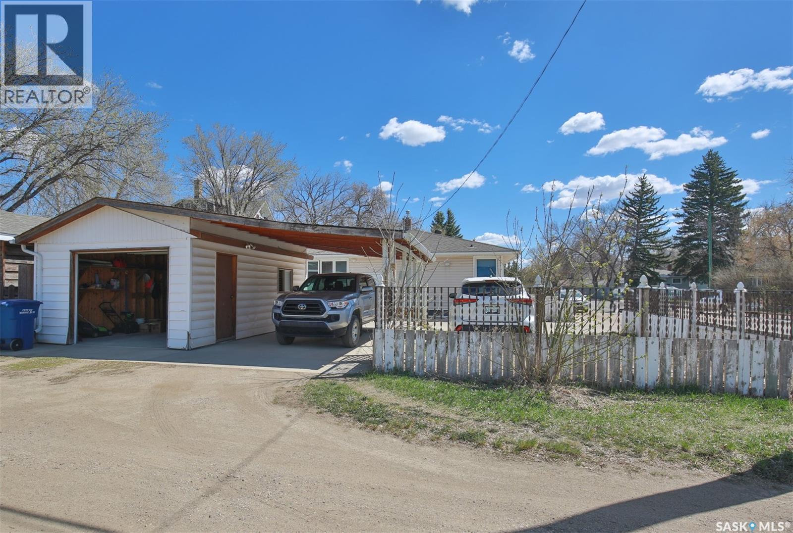 1204 3rd Avenue Nw, Moose Jaw, Saskatchewan  S6H 3V3 - Photo 34 - SK047231