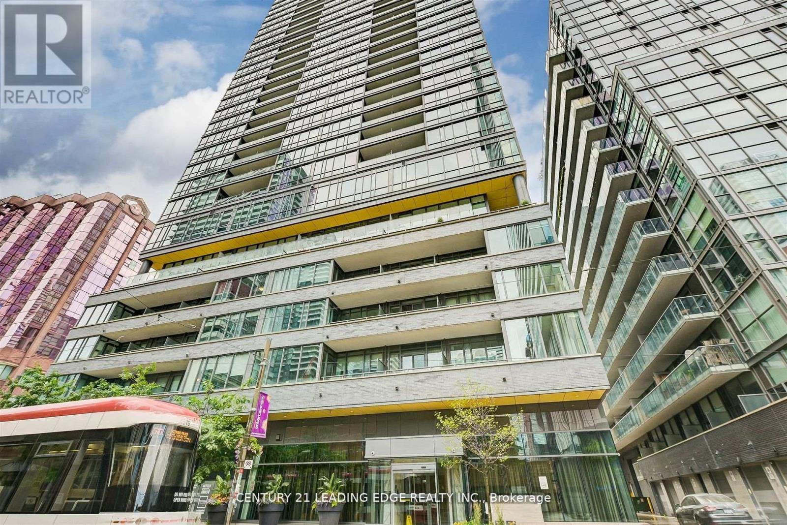 405 - 8 CHARLOTTE STREET, Toronto, Ontario