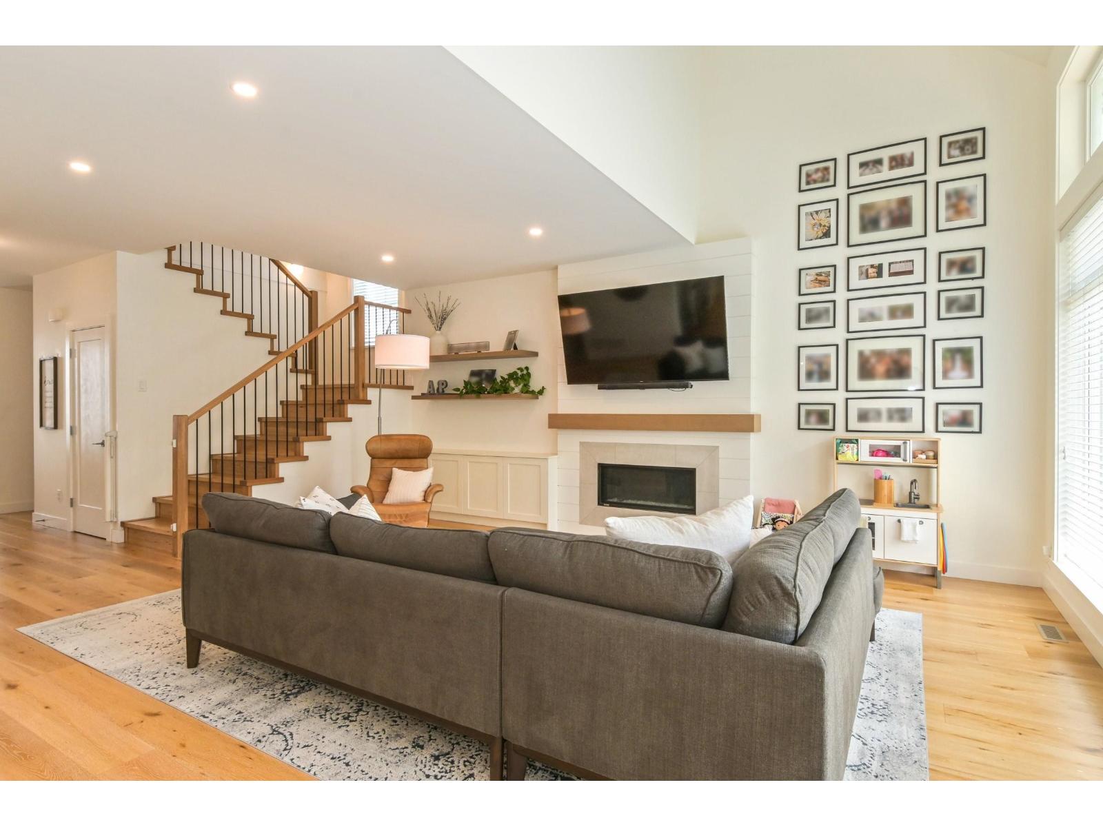 27726 Roundhouse Drive, Abbotsford, British Columbia  V4X 0A5 - Photo 4 - R3160431
