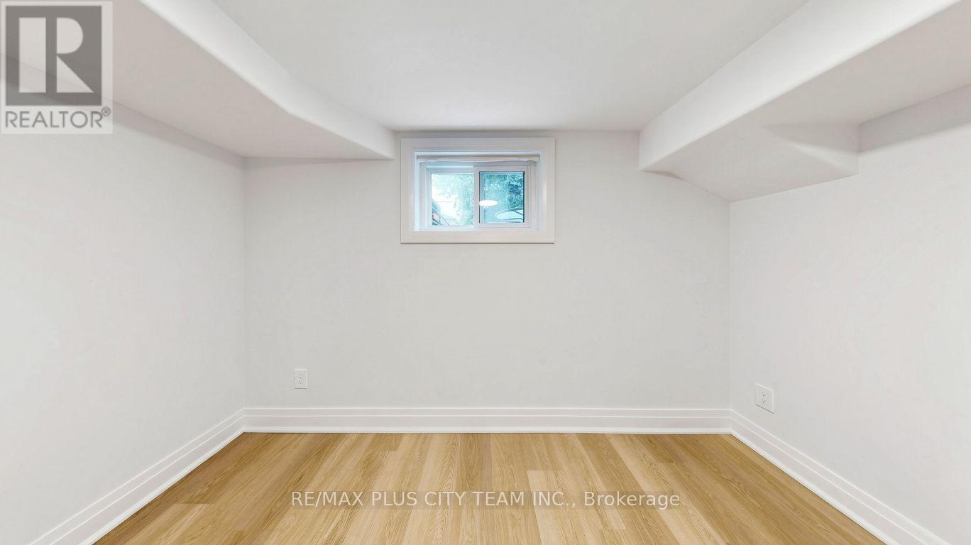 Bsmt - 9 Lesmount Avenue, Toronto, Ontario  M4J 3V5 - Photo 17 - E13733282