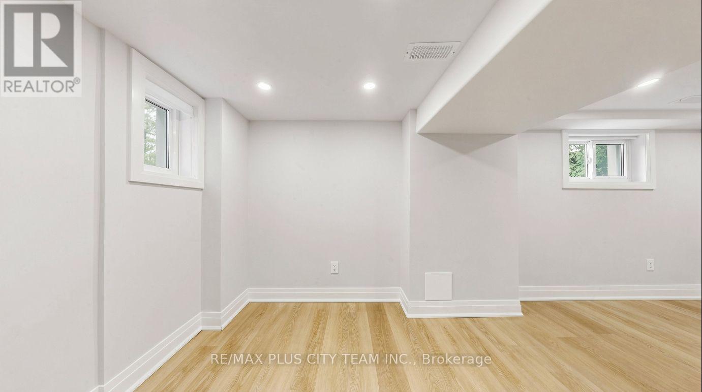 Bsmt - 9 Lesmount Avenue, Toronto, Ontario  M4J 3V5 - Photo 5 - E13733282