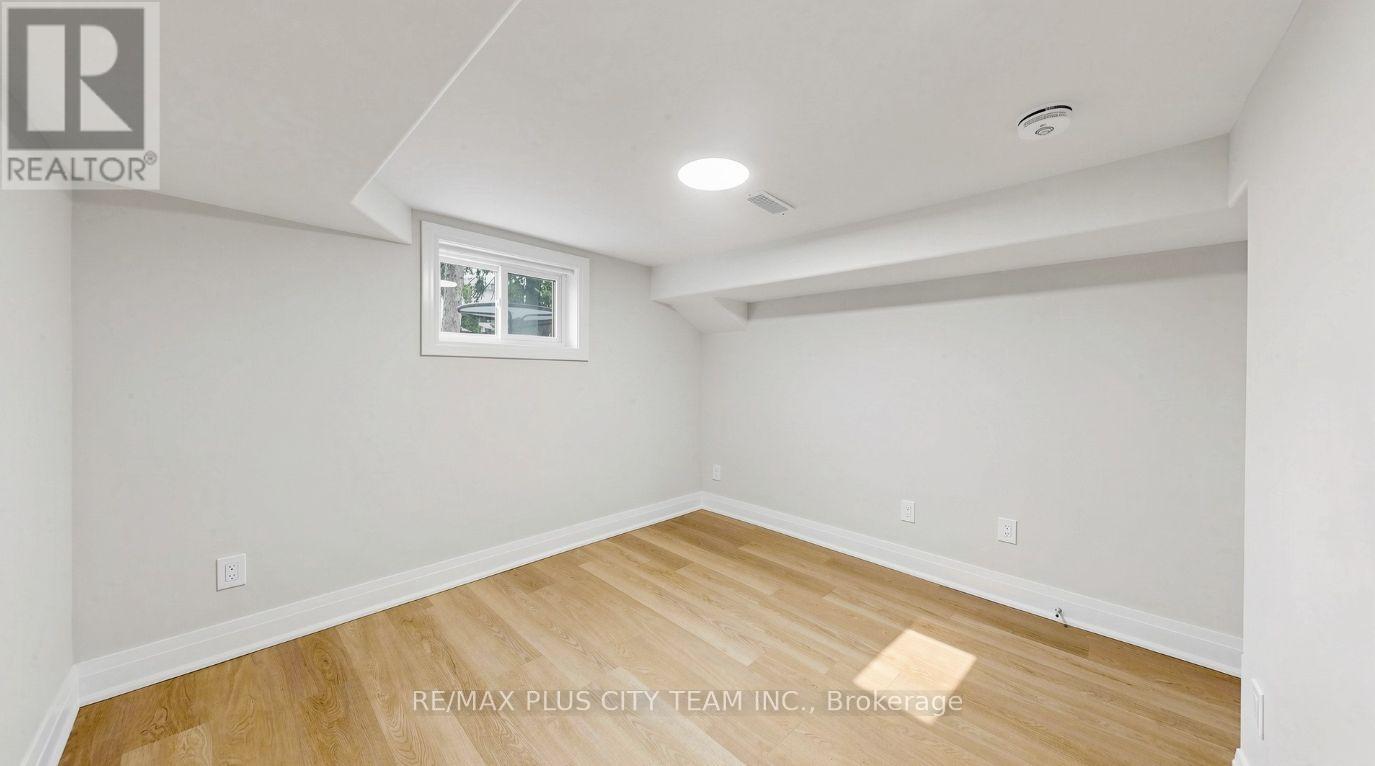 Bsmt - 9 Lesmount Avenue, Toronto, Ontario  M4J 3V5 - Photo 15 - E13733282