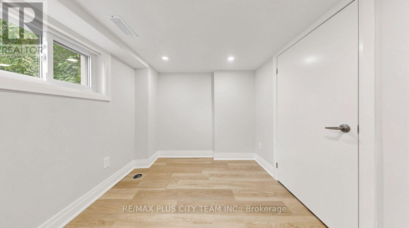 Bsmt - 9 Lesmount Avenue, Toronto, Ontario  M4J 3V5 - Photo 9 - E13733282