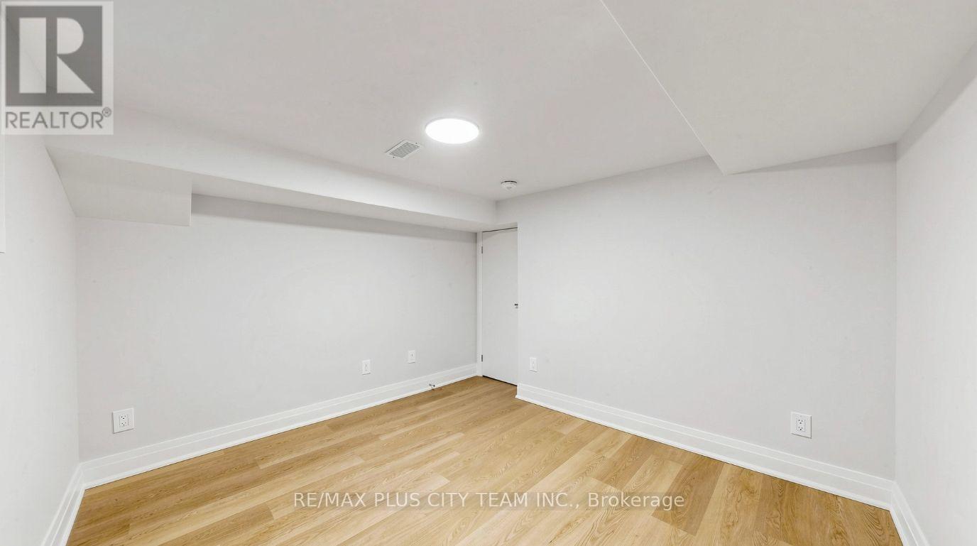 Bsmt - 9 Lesmount Avenue, Toronto, Ontario  M4J 3V5 - Photo 16 - E13733282