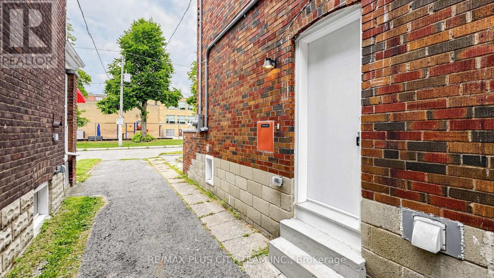 Bsmt - 9 Lesmount Avenue, Toronto, Ontario  M4J 3V5 - Photo 2 - E13733282