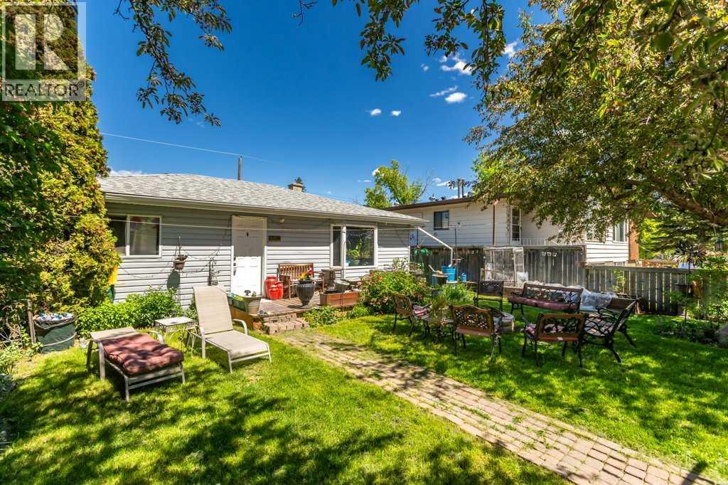 8812 46 Avenue Nw, Calgary, Alberta  T3B 1Y8 - Photo 2 - A2319684