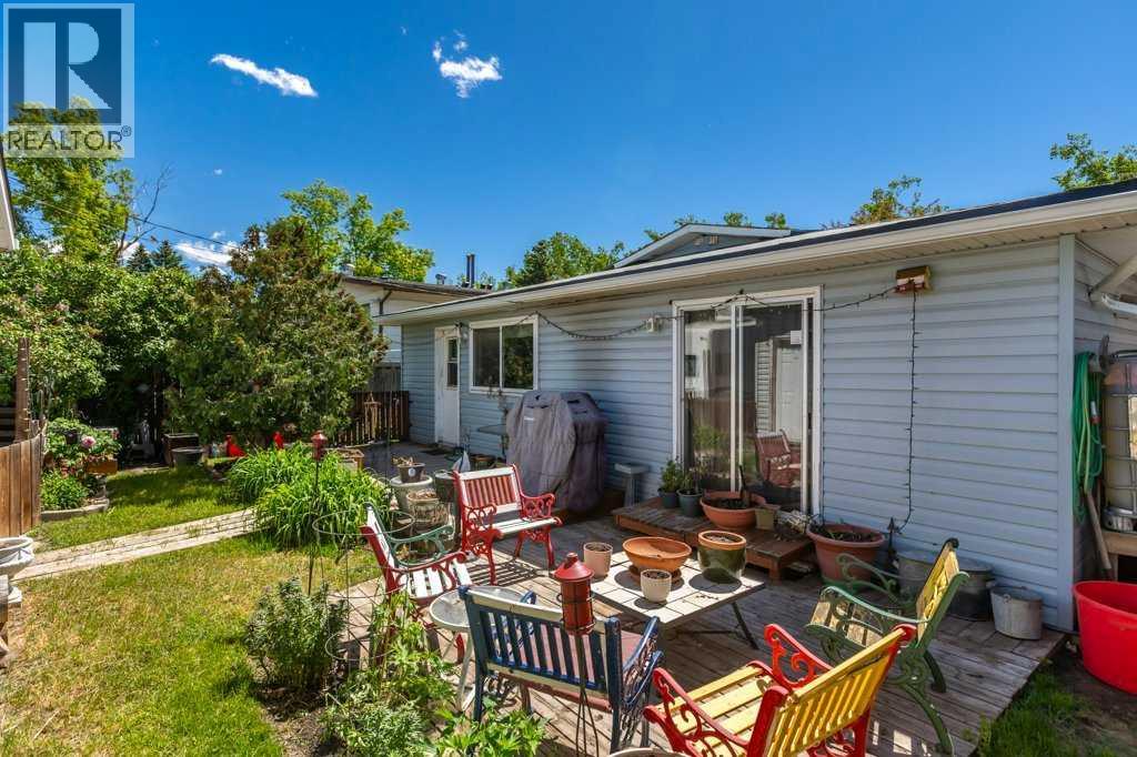 8812 46 Avenue Nw, Calgary, Alberta  T3B 1Y8 - Photo 4 - A2319684