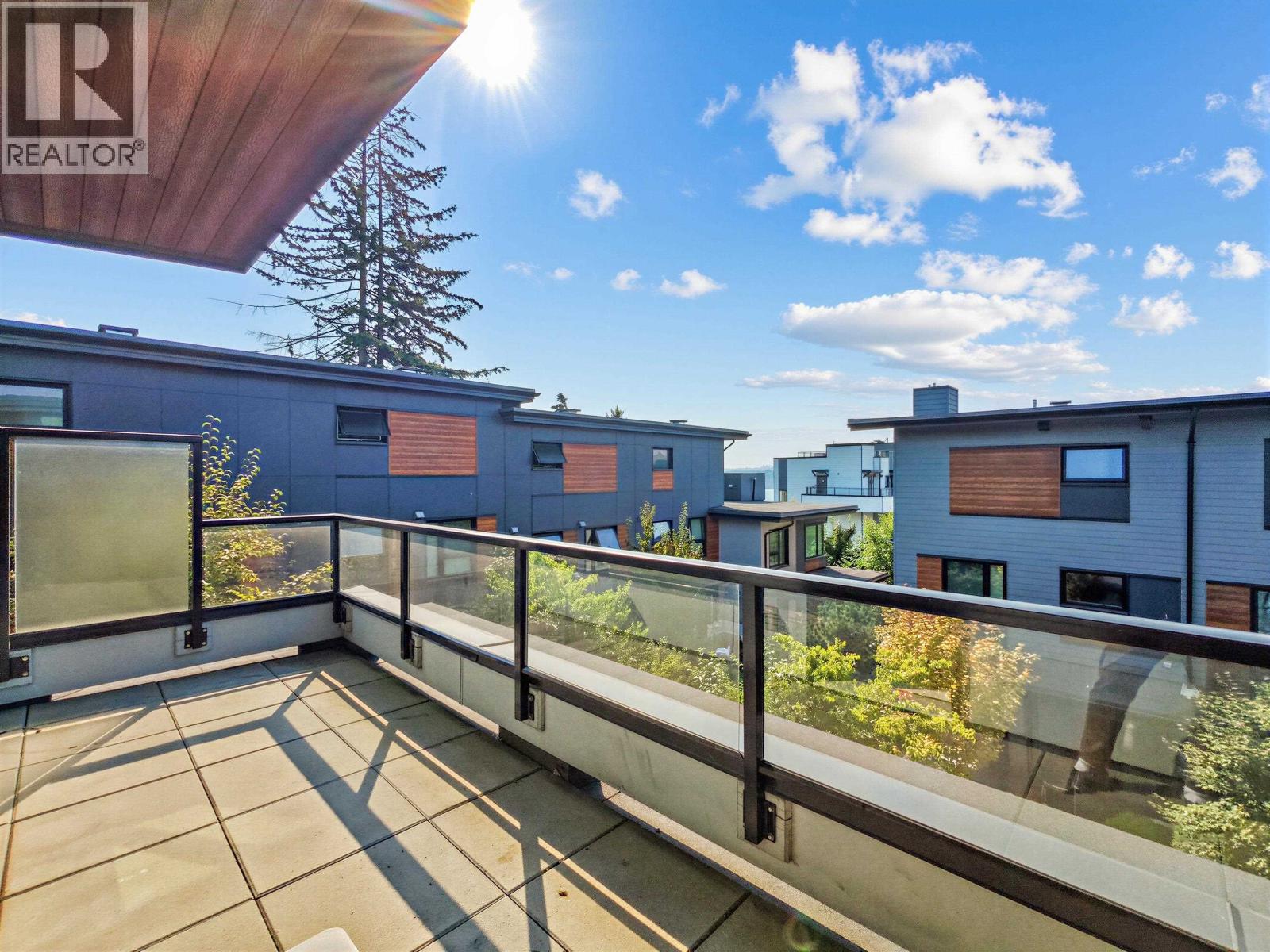 42 528 E 2ND STREET, North Vancouver, British Columbia